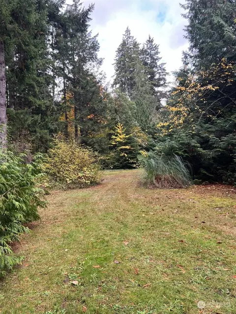 11180 Skinner Rd NE, Bainbridge Island, WA 98110