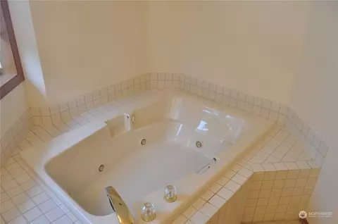Bath - 310 Keach Loop, Steilacoom, WA 98388 photo 5 of 5