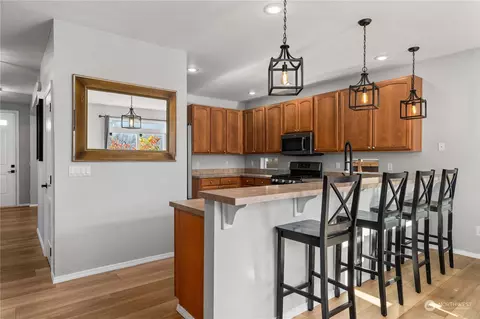 Kitchen - 258 Bondgard Ave E, Enumclaw, WA 98022 photo 4 of 4