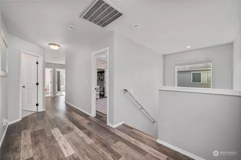 Entry Way - 258 Bondgard Ave E, Enumclaw, WA 98022 photo 3 of 4