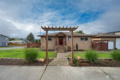 2907 Park Ave N, Renton, WA 98056