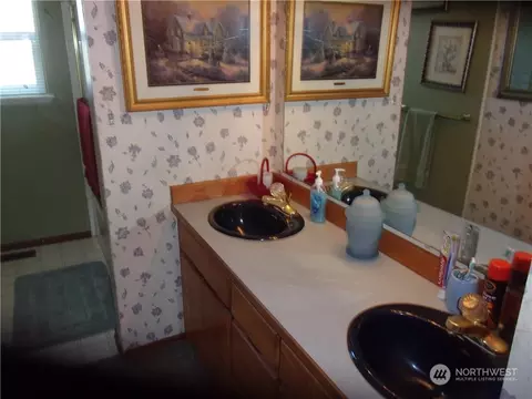 Bath - 20318 22nd Ave E, Spanaway, WA 98387 photo 1 of 2