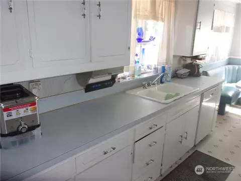 Kitchen - 20318 22nd Ave E, Spanaway, WA 98387 photo 2 of 4