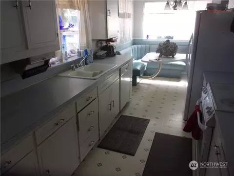 Kitchen - 20318 22nd Ave E, Spanaway, WA 98387 photo 1 of 4