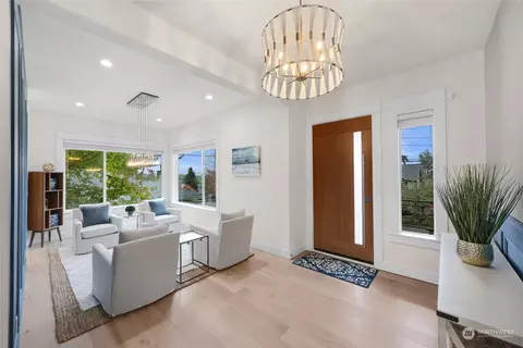 Entry Way - 746 N 87th St, Seattle, WA 98103 photo 3 of 4