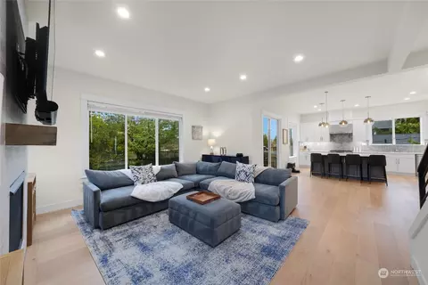 Living - 746 N 87th St, Seattle, WA 98103 photo 2 of 3