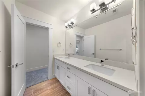 Bath - 746 N 87th St, Seattle, WA 98103 photo 6 of 7
