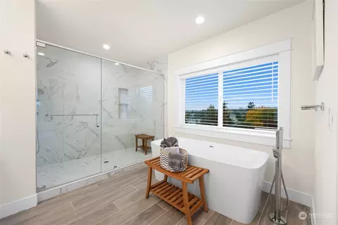 Bath - 746 N 87th St, Seattle, WA 98103 photo 3 of 7
