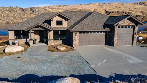 6 Boulder Gulch Lp, Pateros, WA 98846