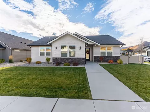 901 Racine Springs Dr, Wenatchee, WA 98801