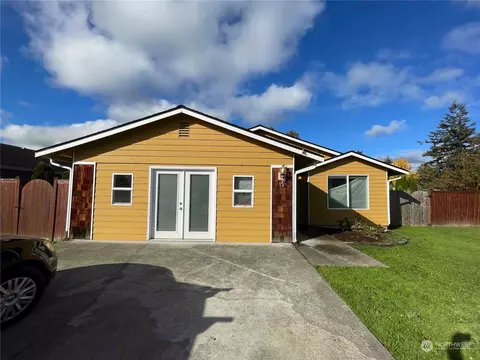 121 3rd Ave SW, Pacific, WA 98047