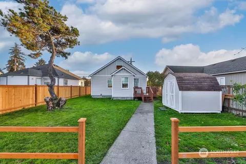 3261 S 74th St, Tacoma, WA 98409