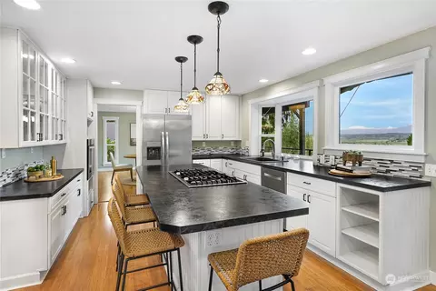 7429 E Heather Way, Everett, WA 98203 photo 9