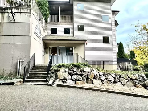 15340 Macadam Rd S #B-203, Tukwila, WA 98188