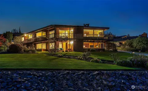 19107 Ocean Ave, Edmonds, WA 98020