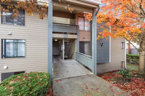 4800 200th St SW #E101, Lynnwood, WA 98036