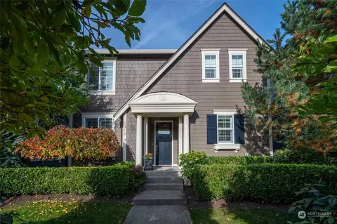 3902 W Briarcliff Ln, Seattle, WA 98199