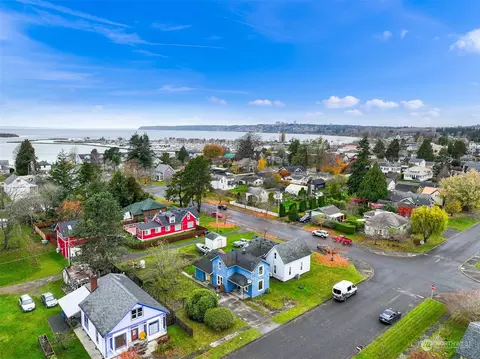 1127 4th St, Blaine, WA 98230