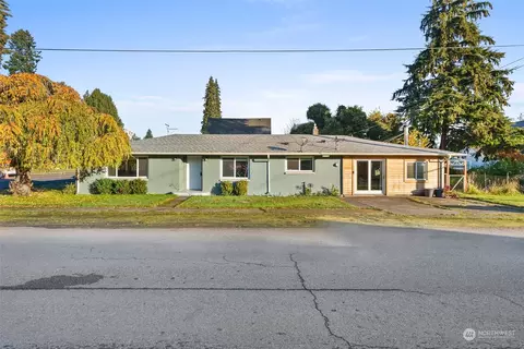 210 W Walnut St, Winlock, WA 98596