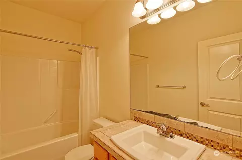 Bath - 13921 34th Dr SE #D, Mill Creek, WA 98012 photo 3 of 3