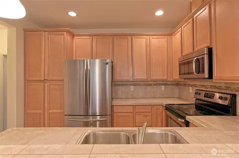 Kitchen - 13921 34th Dr SE #D, Mill Creek, WA 98012 photo 1 of 2