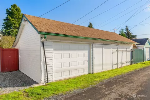 Exterior - 1822 Baker Ave, Everett, WA 98201 photo 5 of 5