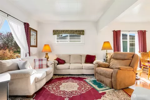 Living - 1822 Baker Ave, Everett, WA 98201 photo 2 of 2