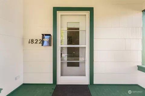 Exterior - 1822 Baker Ave, Everett, WA 98201 photo 3 of 5