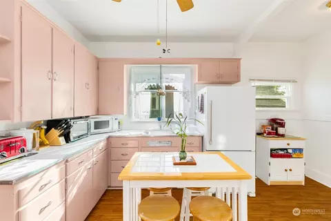 Kitchen - 1822 Baker Ave, Everett, WA 98201 photo 2 of 3