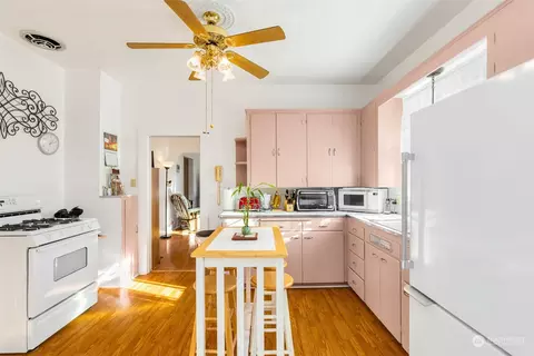 Kitchen - 1822 Baker Ave, Everett, WA 98201 photo 3 of 3