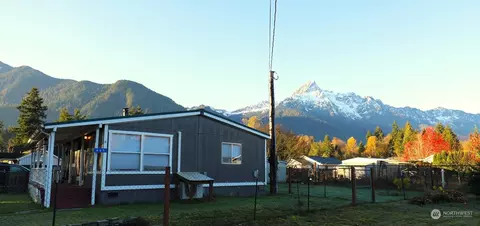 665 Commercial Ave, Darrington, WA 98241