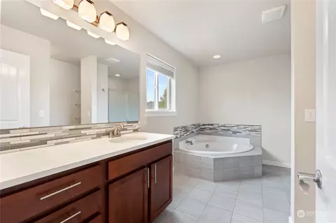 Bath - 1115 Sigafoos Ave NW, Orting, WA 98360 photo 3 of 4