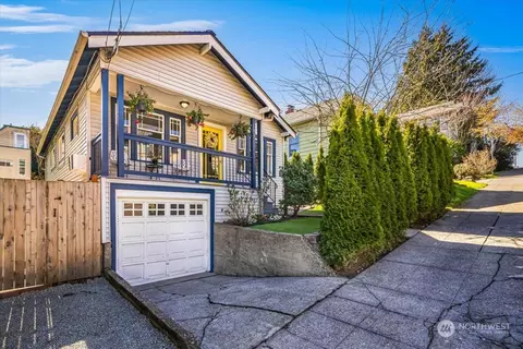 1017 N 38th St, Seattle, WA 98103