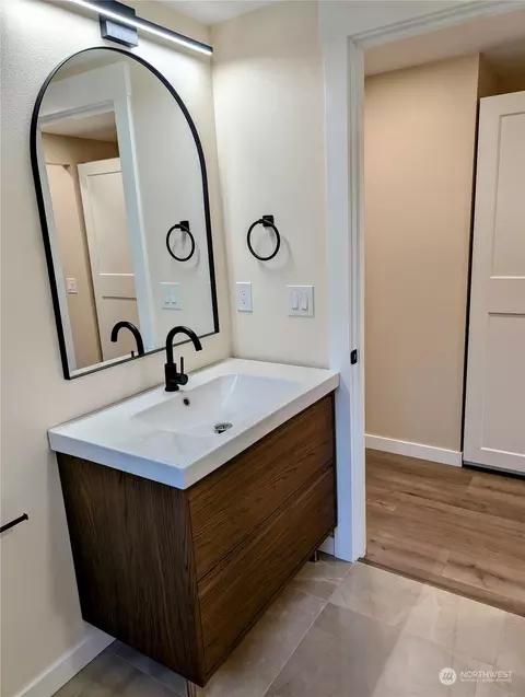 Bath - 1803 E Alder St, Walla Walla, WA 99362 photo 3 of 4