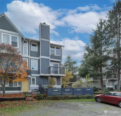 2511 SW Cloverdale St, Seattle, WA 98106