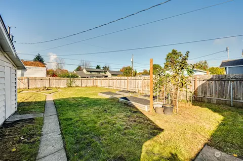 Exterior - 431 23rd Ave, Longview, WA 98632 photo 9 of 10