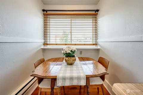 Dining - 431 23rd Ave, Longview, WA 98632 photo 2 of 2