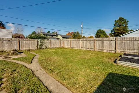 Exterior - 431 23rd Ave, Longview, WA 98632 photo 7 of 10