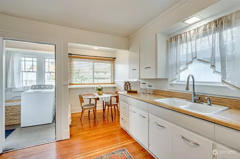 Kitchen - 431 23rd Ave, Longview, WA 98632 photo 1 of 3