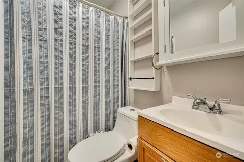 Bath - 431 23rd Ave, Longview, WA 98632 photo 2 of 2