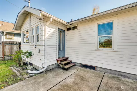 Exterior - 431 23rd Ave, Longview, WA 98632 photo 6 of 10