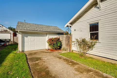 Exterior - 431 23rd Ave, Longview, WA 98632 photo 5 of 10