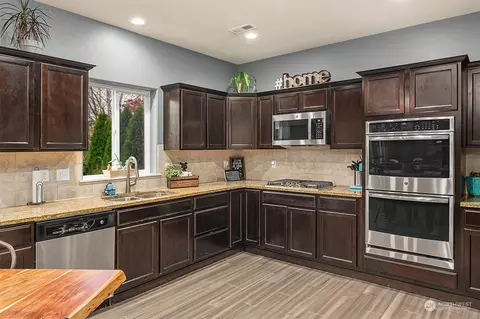 Kitchen - 11520 56th Dr SE, Everett, WA 98208 photo 3 of 4