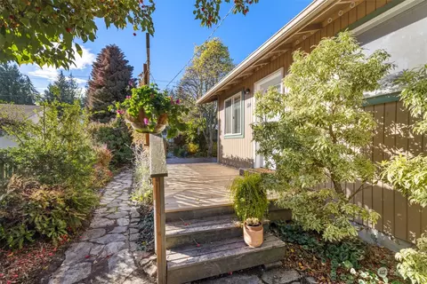 1114 W 16th St, Port Angeles, WA 98363