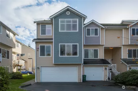219 SW 110th St #3, Seattle, WA 98146