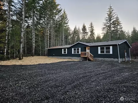31 E Claude Ct, Belfair, WA 98528