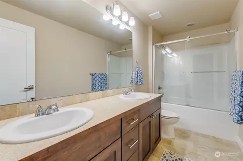 Bath - 1510 Hardtke Ave NE, Orting, WA 98360 photo 3 of 3