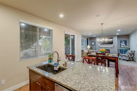 Kitchen - 1510 Hardtke Ave NE, Orting, WA 98360 photo 2 of 2