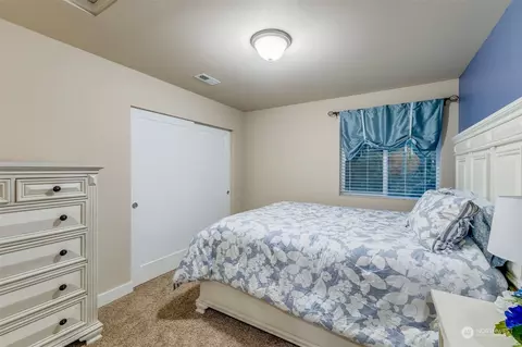 Bedroom - 1510 Hardtke Ave NE, Orting, WA 98360 photo 4 of 6