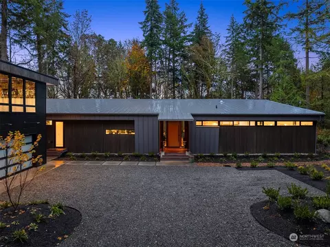 6139 NEagle Harbor Dr, Bainbridge Island, WA 98110